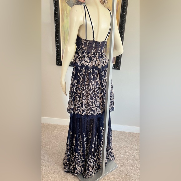 $588 NWT BCBGMAXAZRIA Floral Blooms Metallic Embroidered Ruffle Gown - Picture 10 of 15